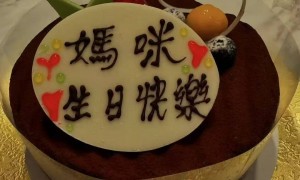 杨颖被经纪人当街训骂照曝光！自费租房面试找工作，吃地摊无人识