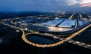 “双引擎”业务模式现雏形，江淮汽车短期阵痛背后的长期押注