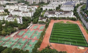 南宁一中学毕业生实名写自传体恋爱小说遭疯传，涉多名师生真名？教育局：已采取措施保护老师