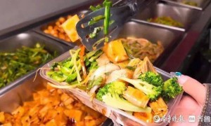 济南一5元自助快餐店，因一条差评爆火！